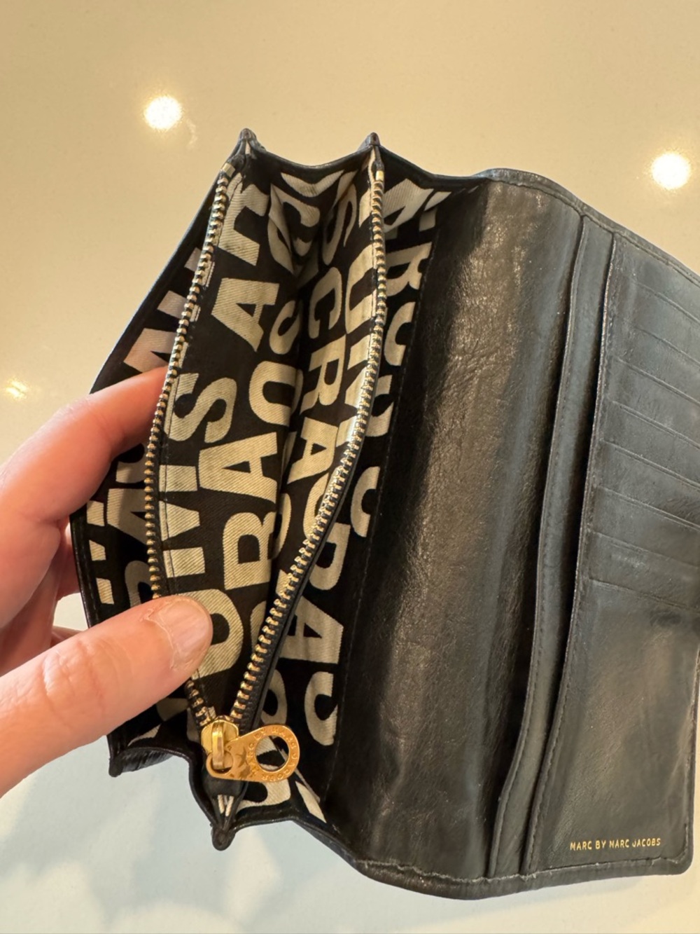 Marc by Marc Jacobs Turnlock Black Leather Wallet - Picture 8 of 12